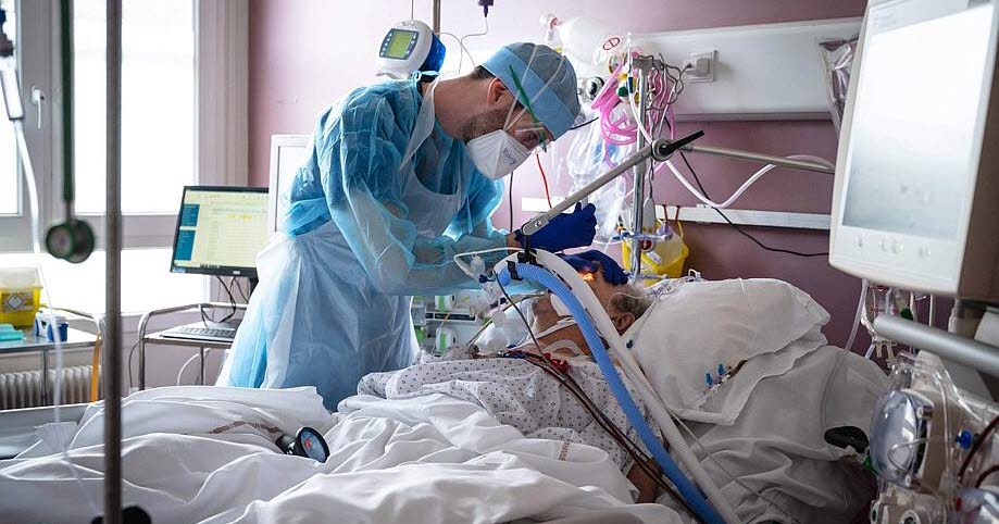 Manitoba's COVID Hospitals: Minister Optimistic, Doctors Warn of Crisis